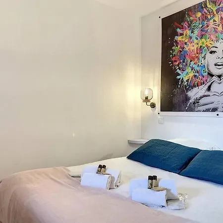 Romance - Yourhosthelper Apartment